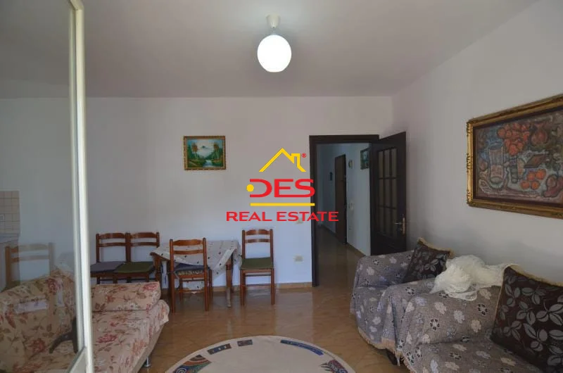 Vlore, jepet me qera apartament 1+1+Ballkon Kati 3, 70 m² 300 € (Rruga Murat Tërbaçi)