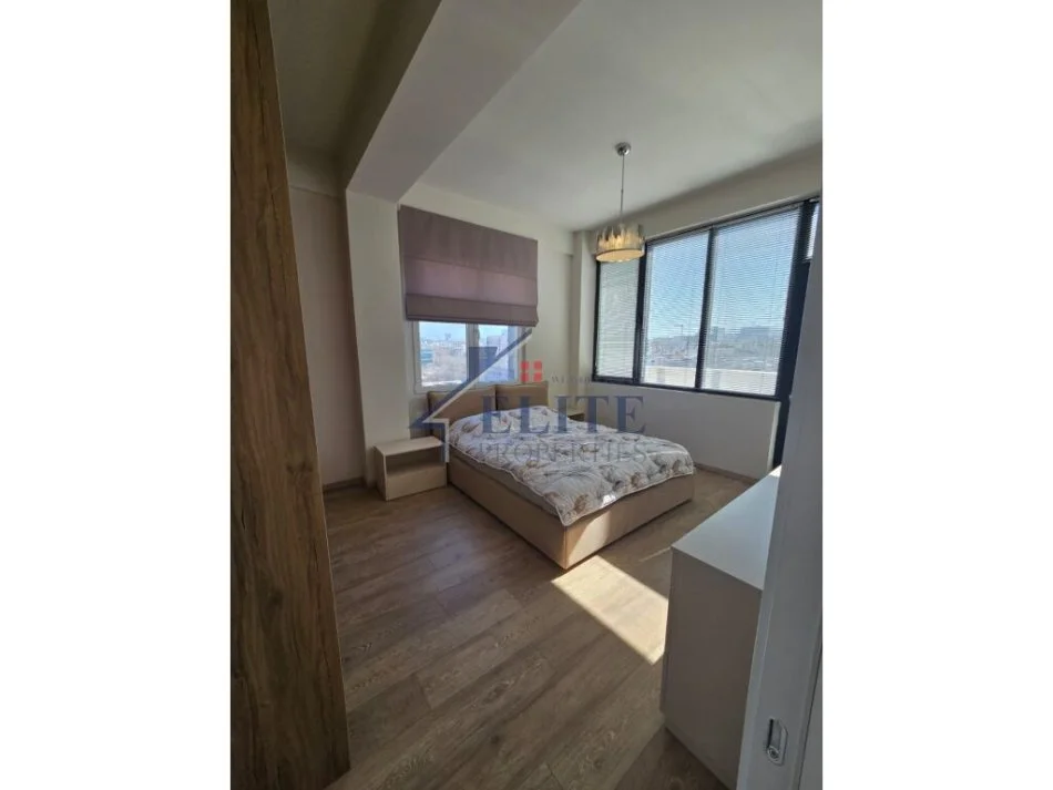 Tirane, jepet me qera apartament 2+1+Ballkon Kati 6, 100 m² 1.200 € (Prane Square 21)