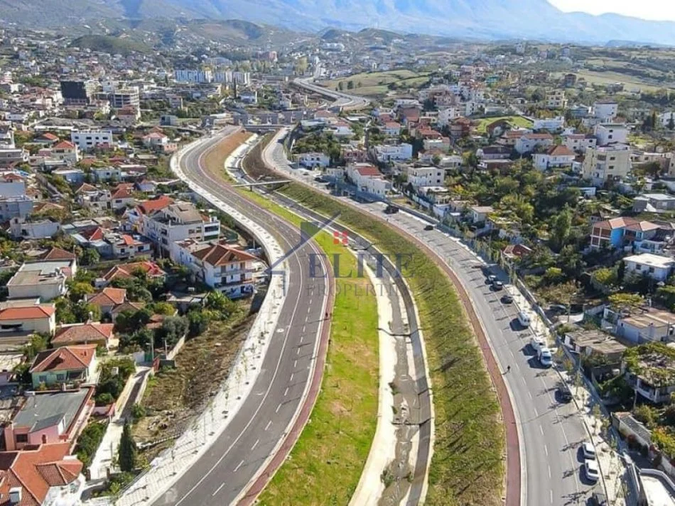 Tirane, jepet me qera apartament 2+1+Ballkon Kati 3, 95 m² 350 € (Shkoze)