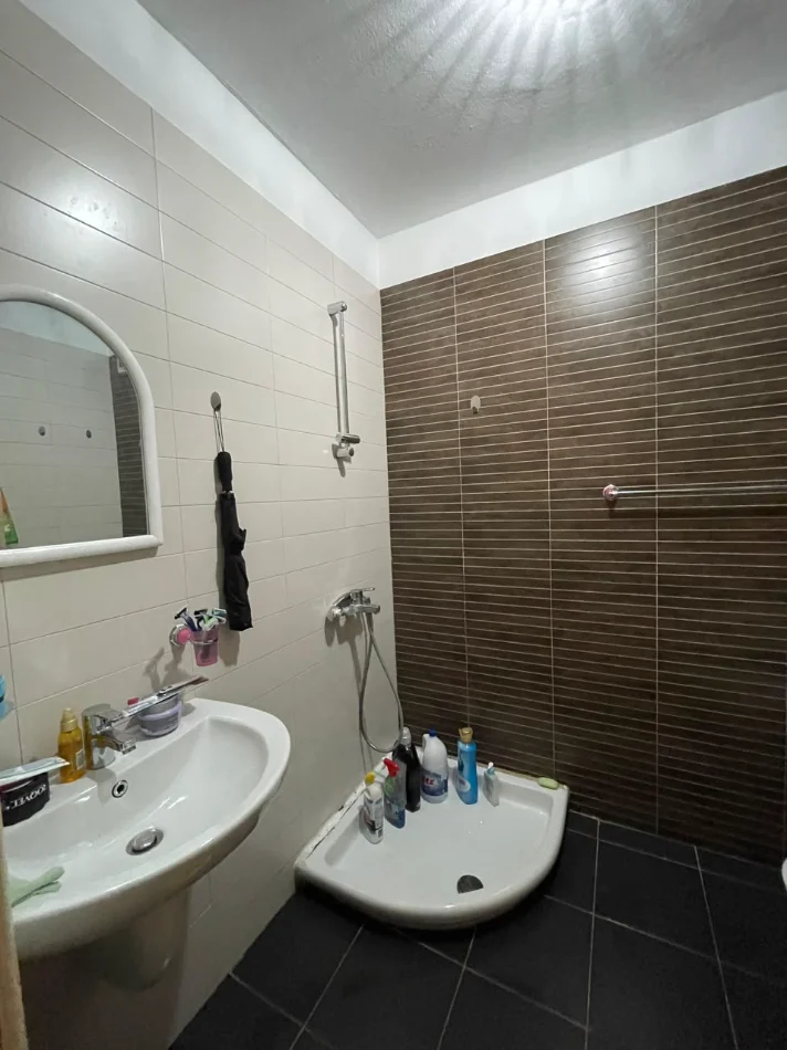 Tirane, jepet me qera apartament 2+1 Kati 2, 100 m² 550 € (Rruga Pjeter Budi)
