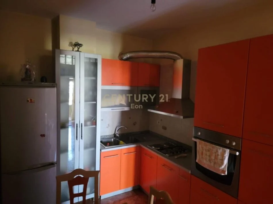 APARTAMENT PER SHITJE 1+1 , MUNDESI KTHIMI EDHE NE 2+1 PRANE DREJTORISE SE POLICISE , DURRES !