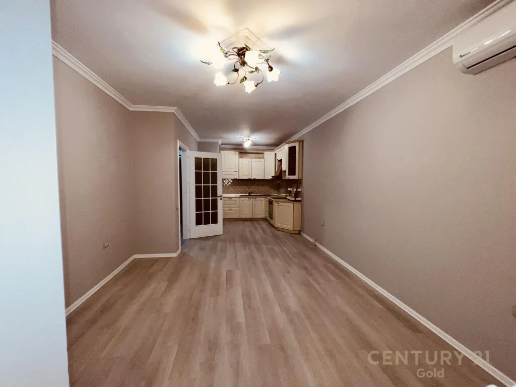 APARTAMENT 2+1+1 BALLKON TEK KOMUNA E PARISIT!