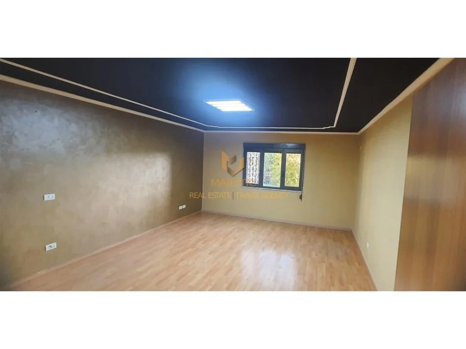 Tirane, jepet me qera zyre Kati 3, 160 m² 1.100 € (rruga kavajes)