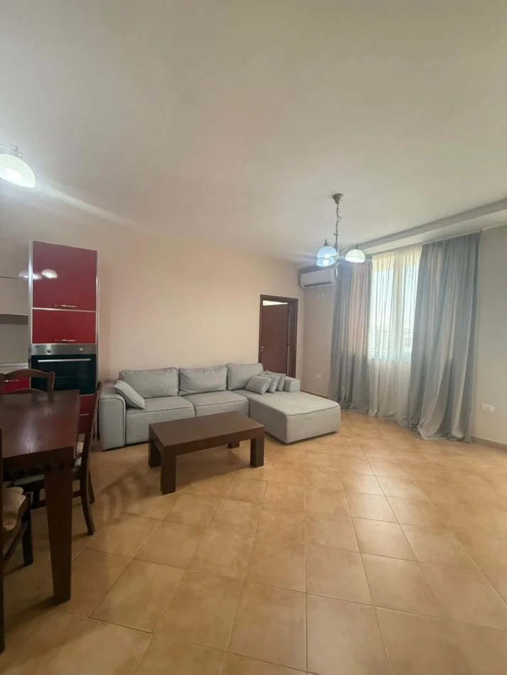 Tirane, jepet me qera apartament 2+1+Ballkon Kati 7, 100 m² 60.000 leke