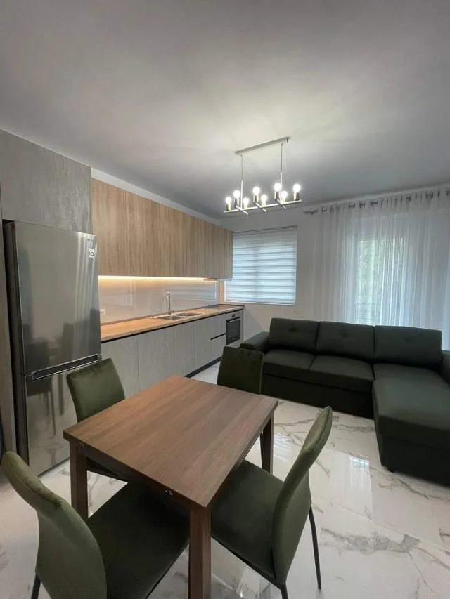 Tirane, jepet me qera apartament 2+1 Kati 4, 71 m² 600 Euro (Liqeni Thate)