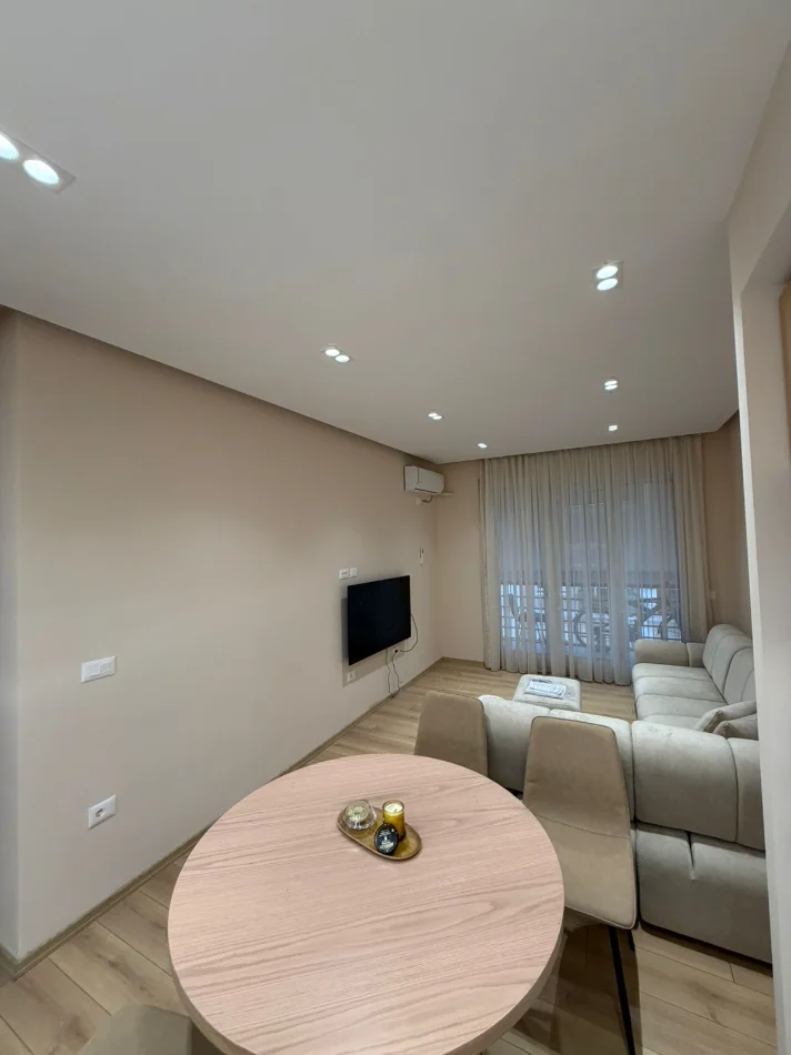 Tirane, jepet me qera 2+1+Ballkon Kati 5, 105 m² 1.050 € (don bosko)