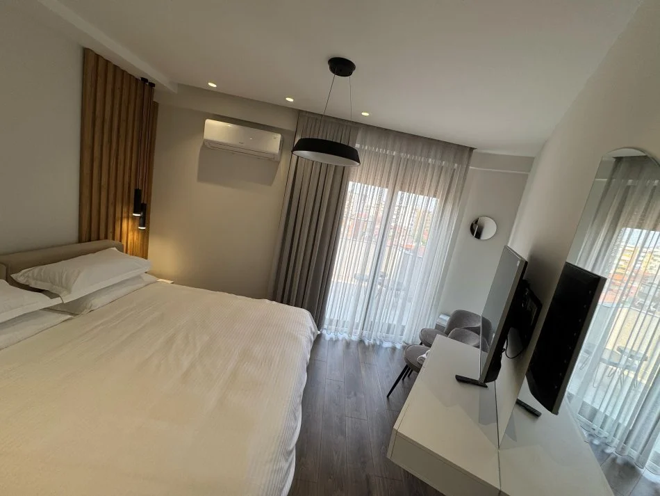 Tirane, jepet me qera apartament 2+1 Kati 4, 146 m² 1.350 € (Vila gold)