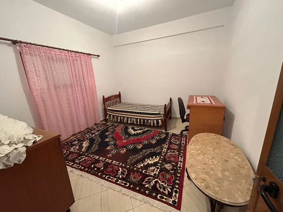 Tirane, jepet me qera apartament 2+1+Ballkon , 85 m² 420 € (Rruga e Fabrikes Qelqit)