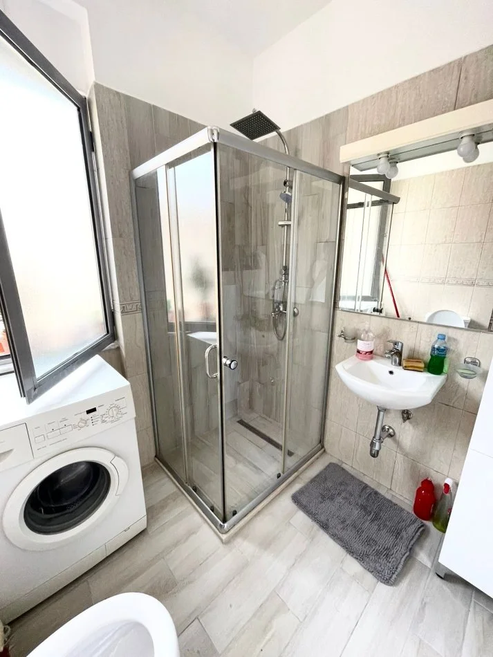 Tirane, jepet me qera 2+1+Ballkon , 600 € 