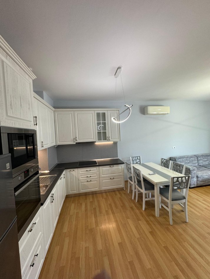 Tirane, jepet me qera apartament 2+1+Ballkon Kati 5, 96 m² 750 € (Rruga Frederik Shiroka)