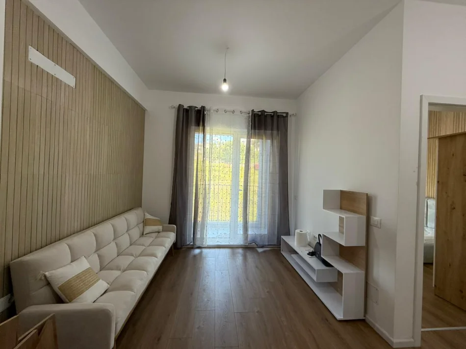 Tirane, jepet me qera apartament 1+1 Kati 2, 40 m² 400 € (Rezidenca OXA)