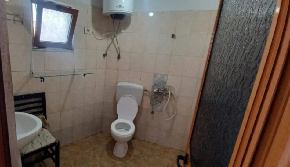 Tirane, jepet me qera apartament 1+1 Kati 2, 70 m² 350 € (Rruga Artan Lenja)