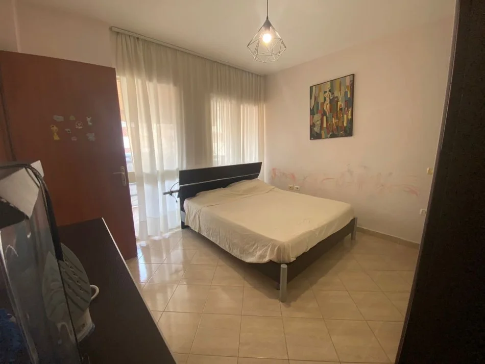 Tirane, jepet me qera apartament 1+1+Ballkon Kati 3, 70 m² 550 € (Selvia, Rruga e Dibres)