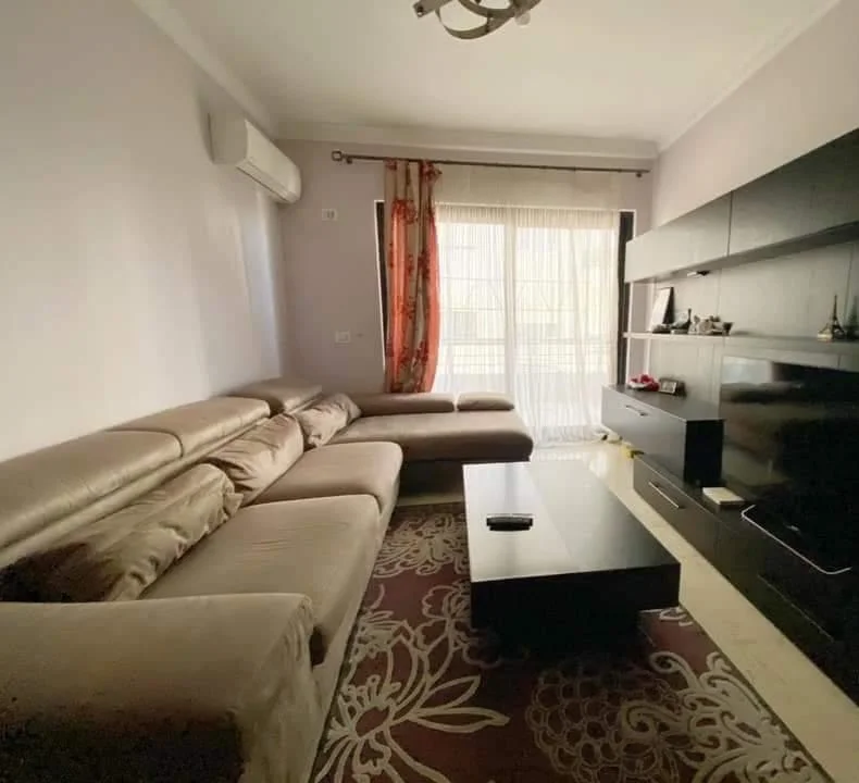 Tirane, jepet me qera apartament 1+1 Kati 2, 112 m² 1.000 € (Liqeni i Thate)