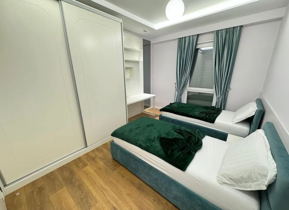 Tirane, jepet me qera apartament 2+1+Ballkon Kati 2, 92 m² 1.200 € (Prane Qendres, Rruga e Dibres)