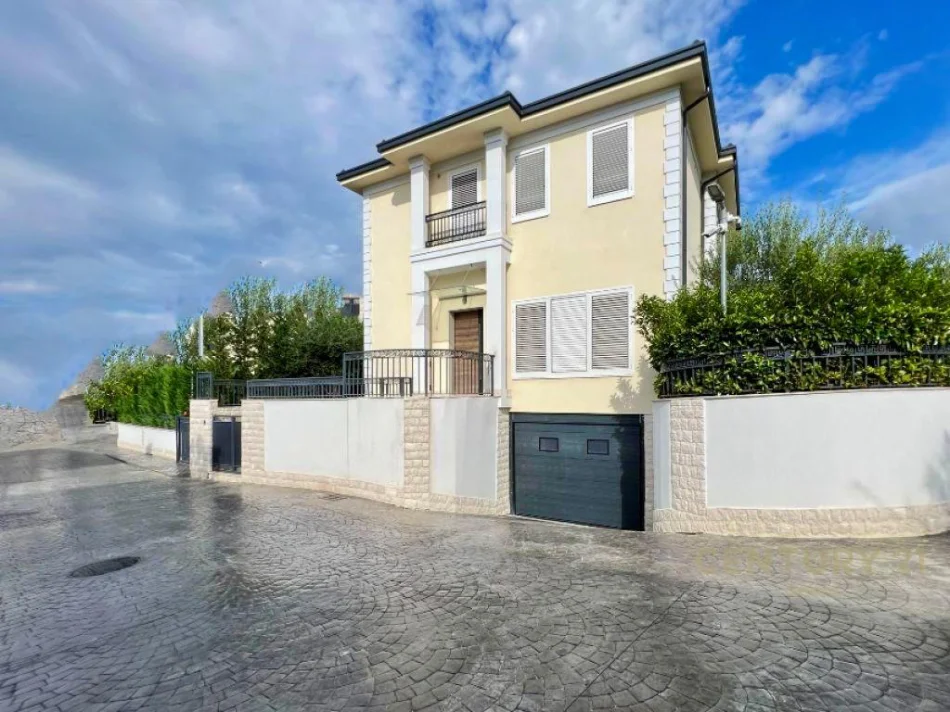 Tirane, shitet Vile 3 Katshe , 710 m² 1.700.000 €