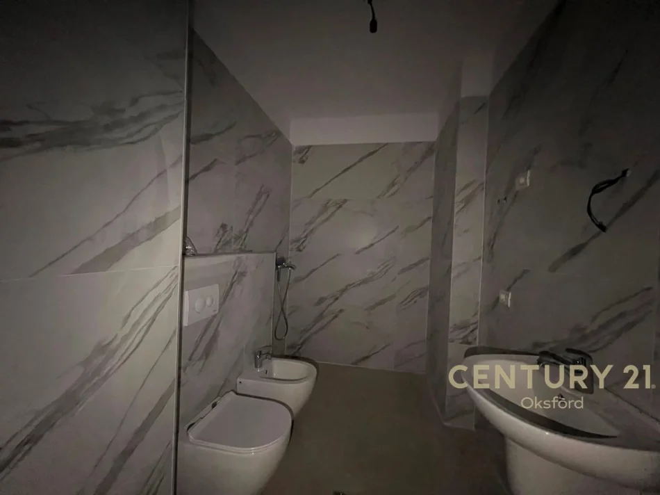 Tirane, shes apartament 1+1 Kati 5, 69 m² 110.400 € (Yzberisht)