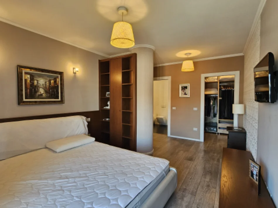 Tirane, shitet apartament 3+1 Kati 8, 140 m² 290.000 € 