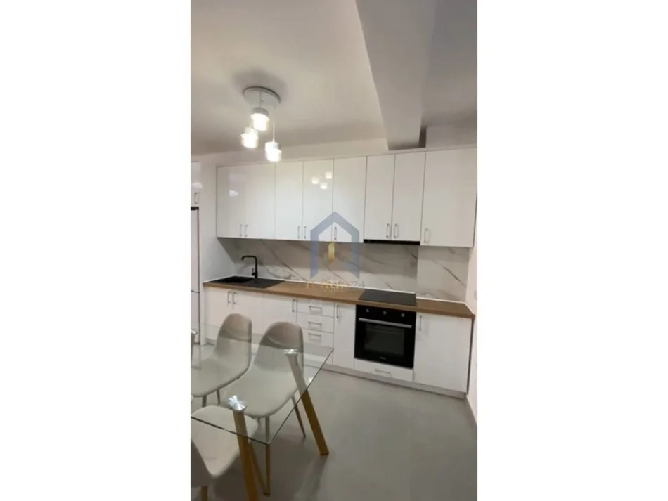 Tirane, jepet me qera apartament 1+1 Kati 2, 73 m² 750 € (Rruga e Durresit)