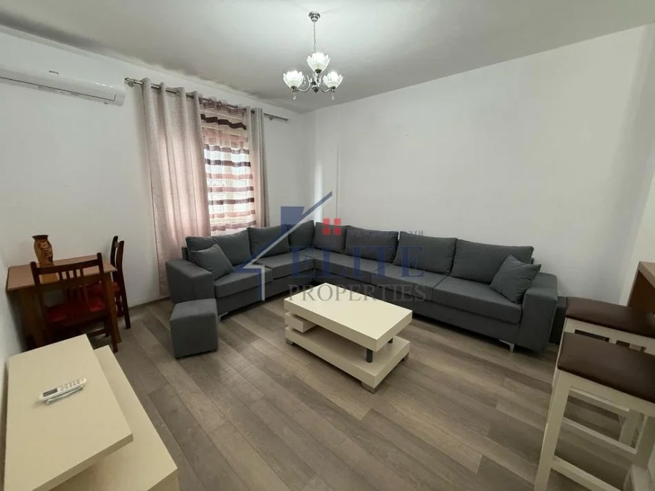 Tirane, jepet me qera apartament 3+1+Aneks+Ballkon Kati 3, 130 m² 700 € (Don Bosko)