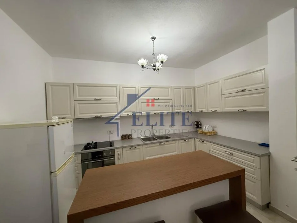 Tirane, jepet me qera apartament 3+1+Aneks+Ballkon Kati 3, 130 m² 700 € (Don Bosko)