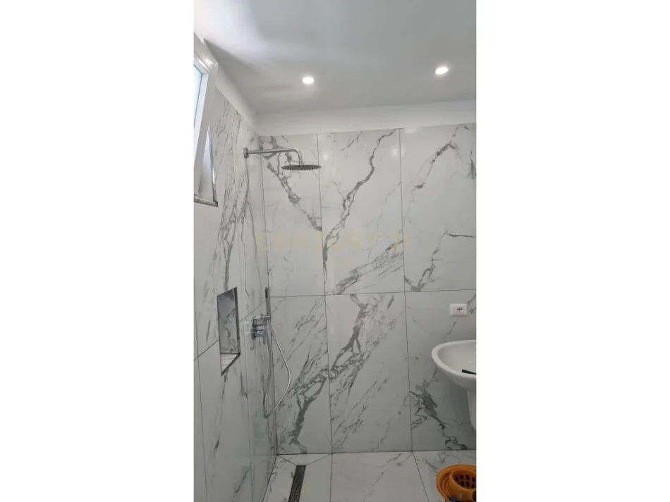 Apartament 1+1 për Qira në Rrugën Ferit Xhajko, Tiranë - 600€ | 90 m²