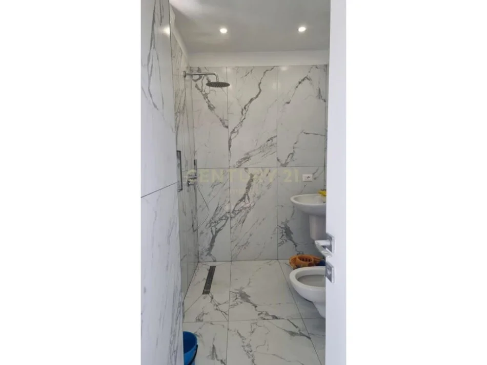 Apartament 1+1 për Qira në Rrugën Ferit Xhajko, Tiranë - 600€ | 90 m²