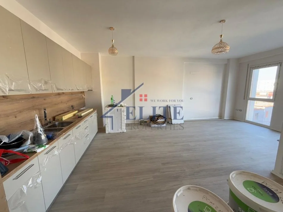 Tirane, jepet me qera apartament 2+1+Ballkon Kati 2, 123 m² 550 € (Fundi i Bulevardit te Ri)