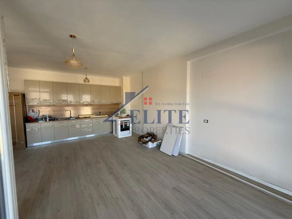Tirane, jepet me qera apartament 2+1+Ballkon Kati 2, 123 m² 550 € (Fundi i Bulevardit te Ri)