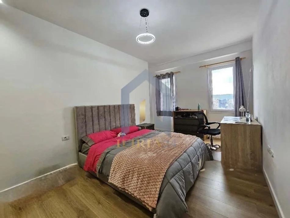 Tirane, jap me qera apartament 3+1+Ballkon Kati 9, 125 m² 750 € (Ish Fusha e Aviacionit)