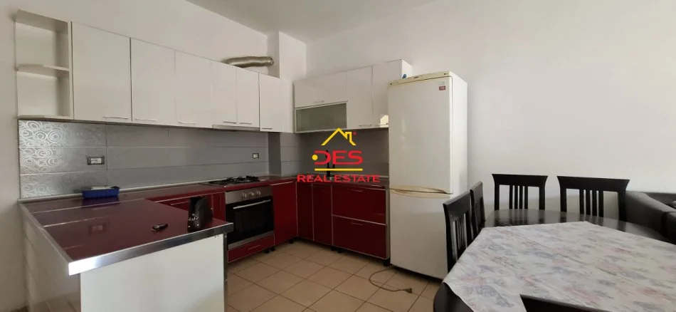 Vlore, jepet me qera apartament 2+1+Ballkon Kati 4, 110 m² 400 € (Rr Sazani, Vlorë)