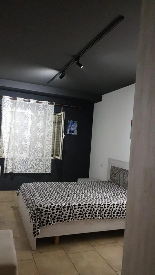 Tirane, jepet me qera apartament 2+1+Ballkon Kati 2, 90 m² 600 € (Rruga Fortuzi , prane eco market)