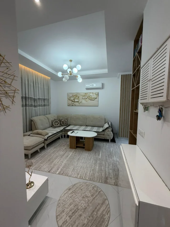 Tirane, jepet me qera apartament 1+1+Ballkon Kati 3, 65 m² 550 € (JORDAN MISJA)