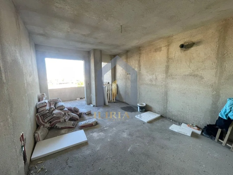 Tirane, shitet apartament 2+1+Ballkon Kati 3, 92 m² 94.000 € (Univers City QTU)