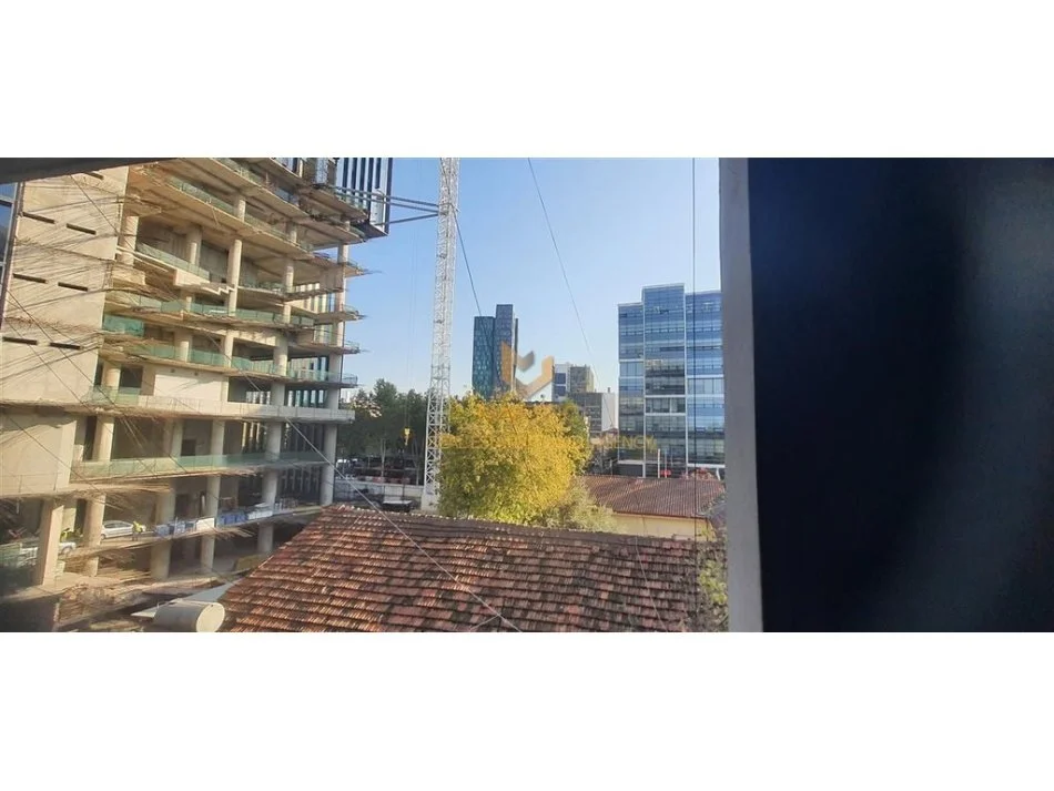 Tirane, jepet me qera zyre Kati 3, 160 m² 1.100 € (rruga kavajes)