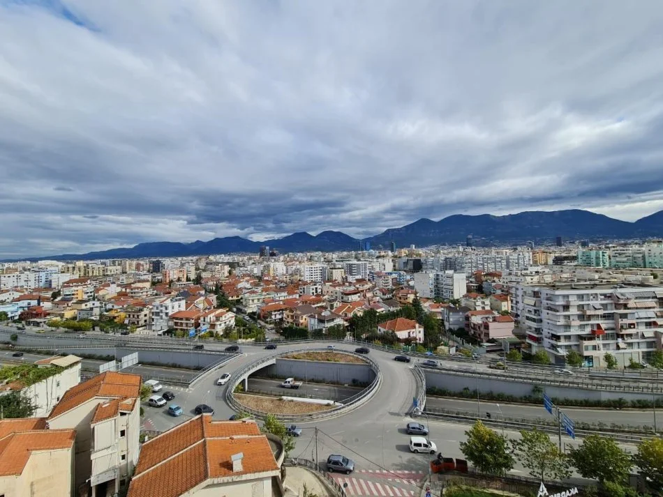 Tirane, shitet apartament duplex , 500.000 € 