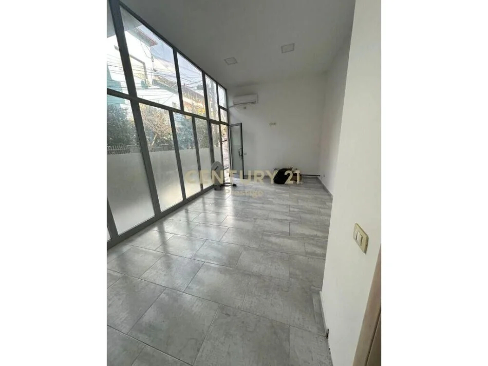 AMBIENT ME QIRA PRANE QYTET STUDENTI!