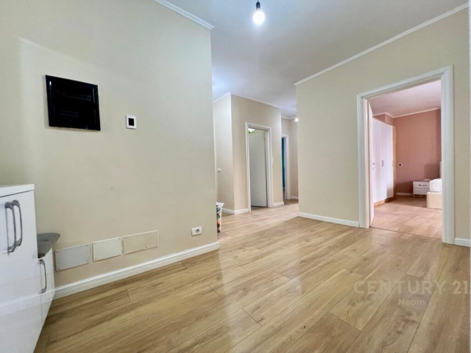 SHESIM, APARTAMENT MODERN 3+1+2 me 2 POSTE PARKIMI‼️ Neom88798