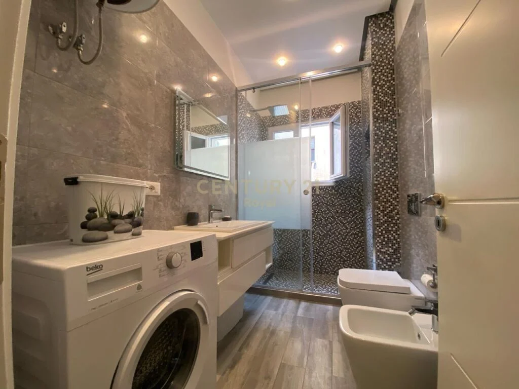 Jepet me qira apartament 2+2+2 prane Spitalit Amerikan 2