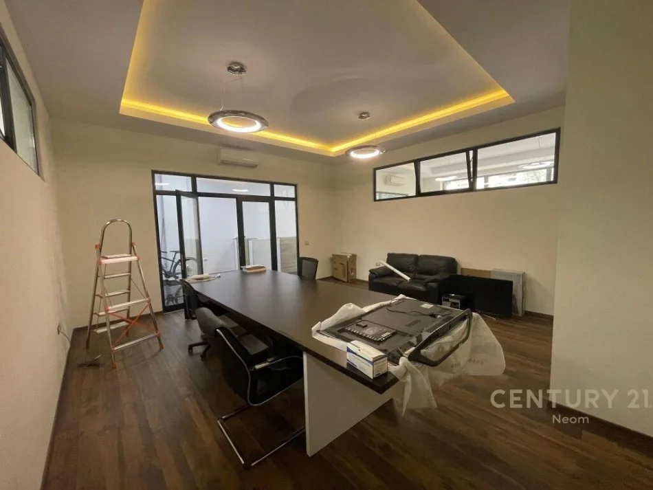 SHESIM, NJESI KOMERCIALE, KOPSHTI BOTANIK!!!  330,000 €