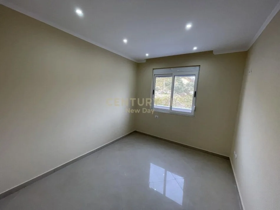 Penthouse 2+1 për Shitje në Shkëmbi I Kavajës, Durrës