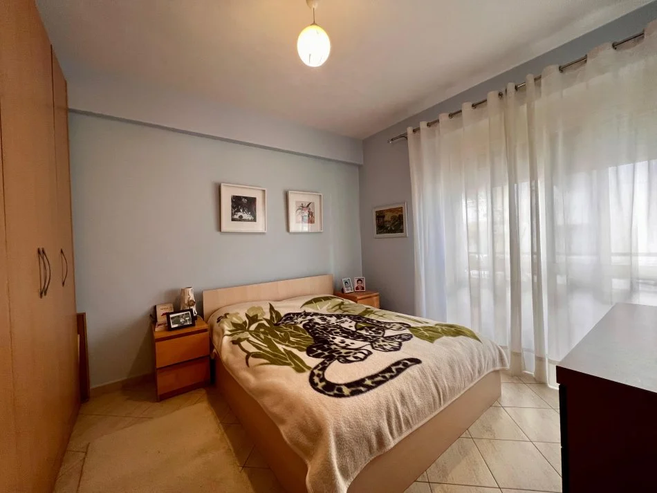 Vlore, shitet apartament 2+1 Kati 5, 100 m² 220.000 € (Lugomare)