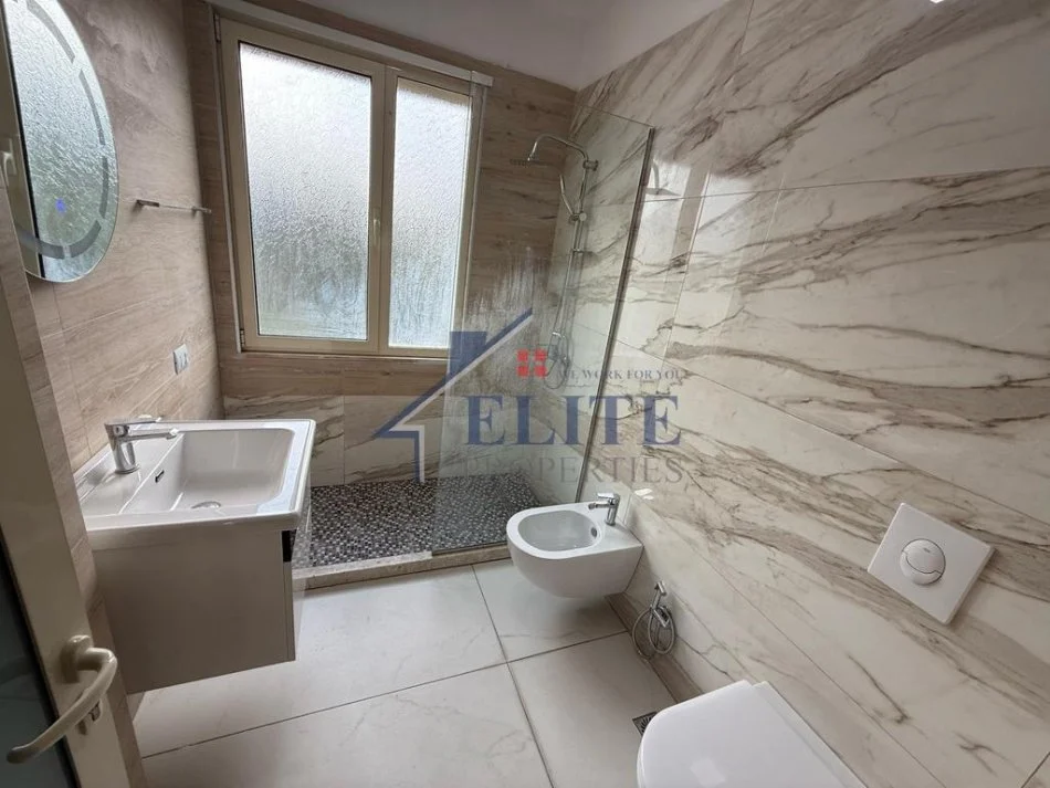 Tirane, jepet me qera apartament 1+1+Ballkon Kati 2, 65 m² 500 € (Liqeni i Thate)