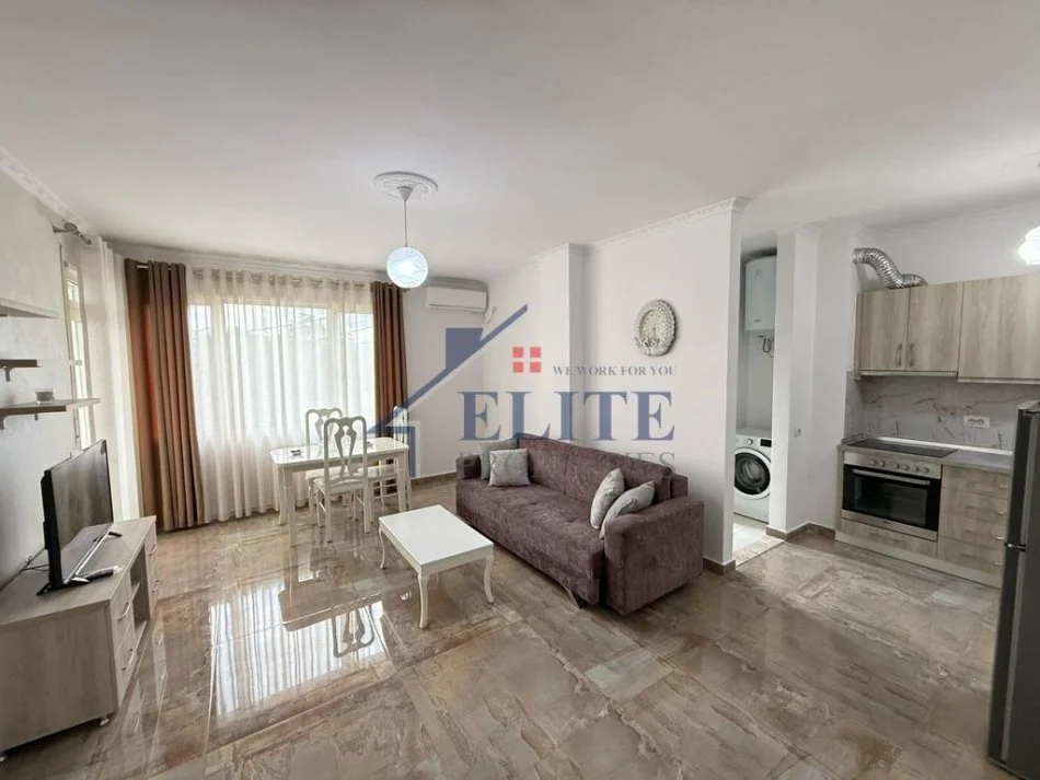 Tirane, jepet me qera apartament 1+1+Ballkon Kati 2, 65 m² 500 € (Liqeni i Thate)