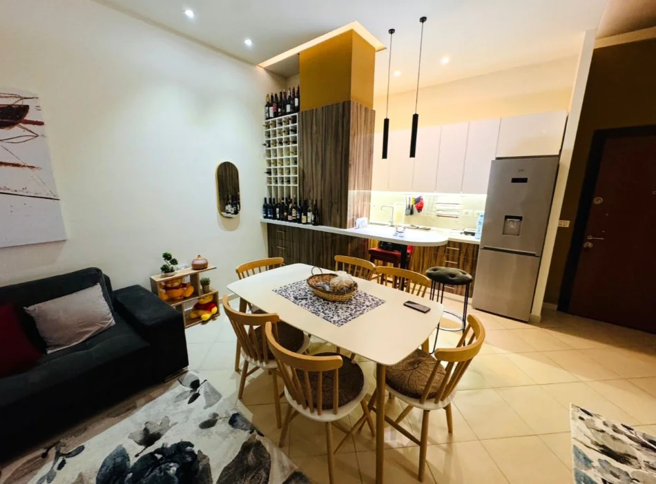 Tirane, jepet me qera 1+1 Kati 2, 70 m² 650 € 