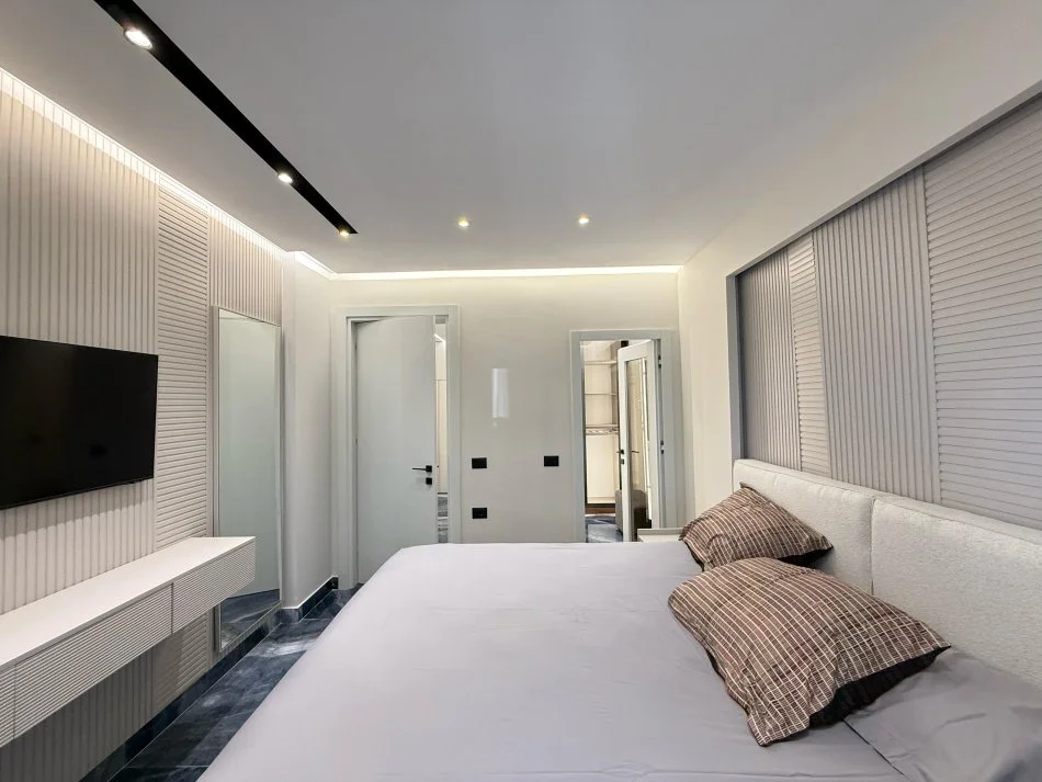 Tirane, jepet me qera apartament 2+1 Kati 4, 120 m² 1.500 € (Kopshti botanik prane xhamise)