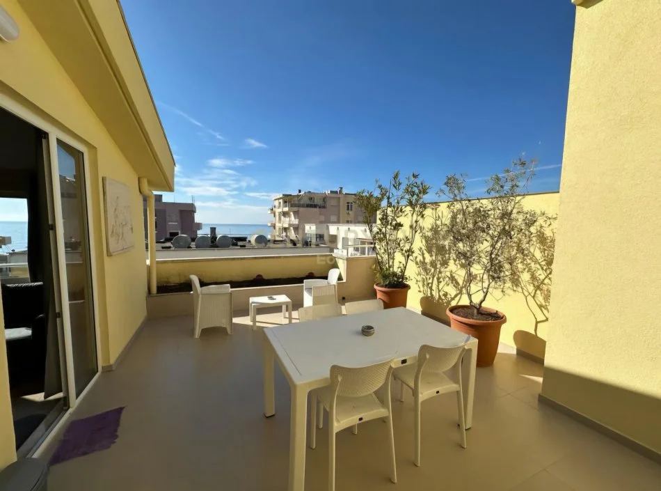 🏡 PENTHOUSE EKSKLUZIVE 400m² ME PAMJE NGA DETI – PLAZH, DURRËS! 🌊  🔥 EXCLUSIVE 400m² SEAFRONT PENTHOUSE – BEACH AREA, DURRËS!