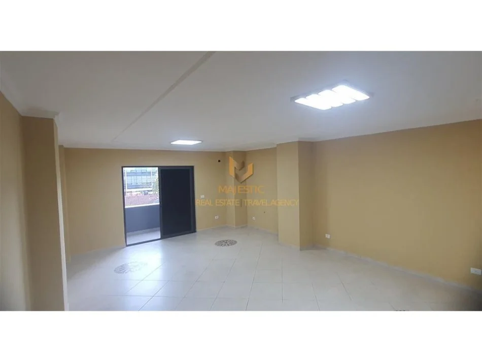 Tirane, jepet me qera zyre Kati 3, 160 m² 1.100 € (rruga kavajes)