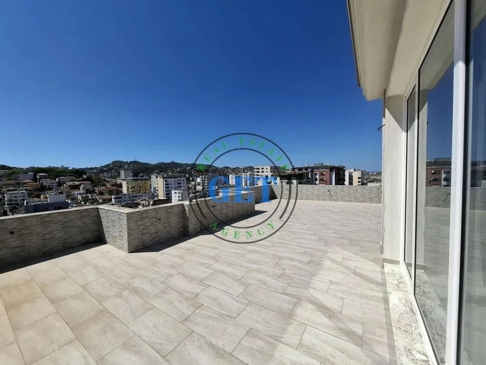 Durres, Shitet Apartament 4+1+3 Kati 9, 300 m² 220.000 €