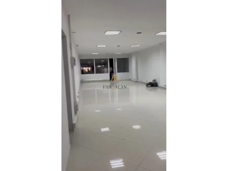 Tirane, jepet me qera ambjent biznesi Kati 2, 160 m² 2.000 € (Astir)